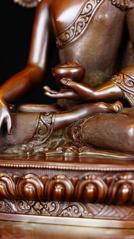 Handmade Tibetan Shakyamuni Buddha Statue in copper with mineral pigments, symbolizing wisdom, compassion, and spiritual enlightenment. Ideal for meditation spaces.