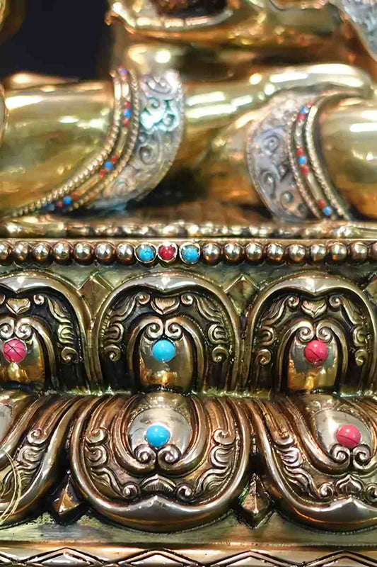 Gilded painted Shakyamuni Buddha handcrafted brass statue, Tibetan Buddhist statues artwork, sacred Buddha Statue Art symbolizing enlightenment.