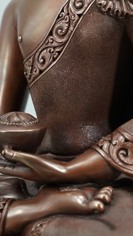 "Exquisite Shakyamuni Buddha statue in copper, handmade by skilled artisans. A beautiful addition to Tibetan Buddhist statue collections and sacred spaces."