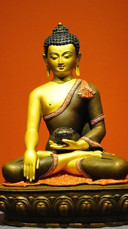 Handmade Tibetan Shakyamuni Buddha Statue in pure bronze, enhanced with mineral pigments – A spiritual art piece symbolizing wisdom, compassion, and peace.