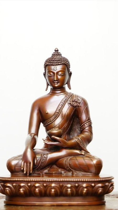 Shakyamuni Buddha Statue in copper with mineral pigments, handcrafted with care – Ideal for meditation, prayer, and enhancing your spiritual space.