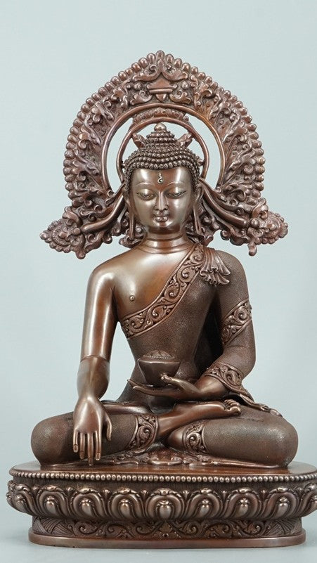"Unique Shakyamuni Buddha statue made from high-quality copper and mineral paints. A masterpiece of Tibetan Buddhist art, ideal for spiritual seekers and collectors."
