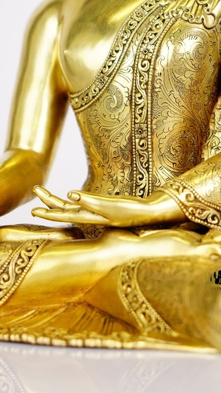 Handmade pure gilt Shakyamuni Buddha statue, detailed mineral pigments, premium Tibetan Buddhist statues and Buddha statue art.