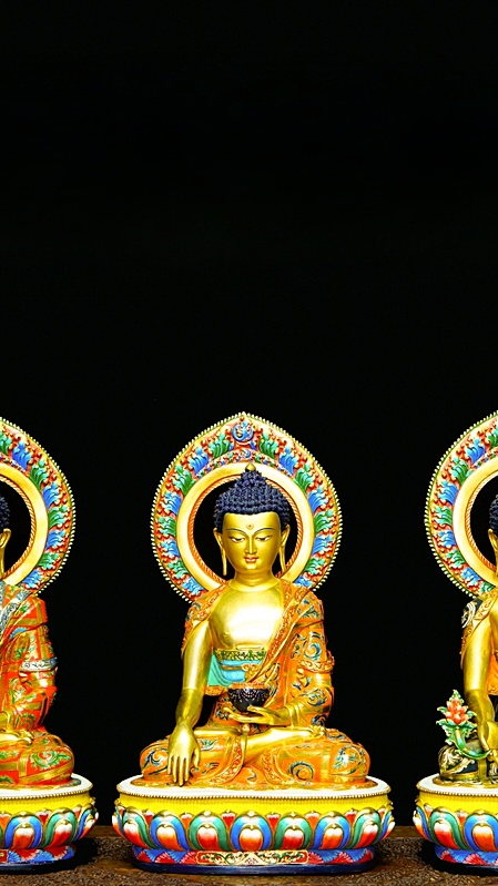 Alt text: Exquisite handmade Tibetan Buddhist Three Buddhas statue, painted with mineral pigments, highlighting the profound essence and craftsmanship of Buddhist art.