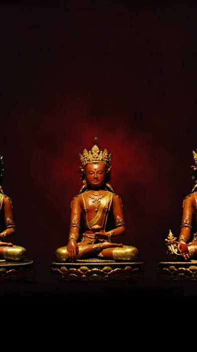 Alt Text: This exquisite Tibetan Buddhist Three Buddhas statue is meticulously hand-painted using mineral pigments. Every layer of color reflects the deep spiritual meaning of Buddhist culture, making it a perfect piece for both collection and home decoration.