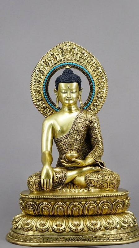 Alt Text: Three Buddha statue crafted with precious metal gilding and mineral paint, perfectly capturing the sanctity and peace of Tibetan Buddhist culture.