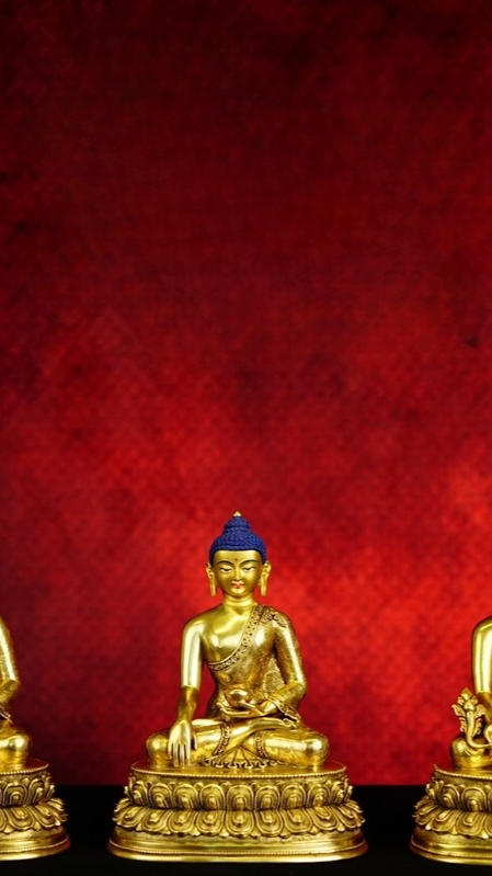 Alt Text: Tibetan Buddhist Three Lives Buddha statue, handcrafted with gilded accents and mineral pigments, symbolizing the past, present, and future wisdom of Buddhism.