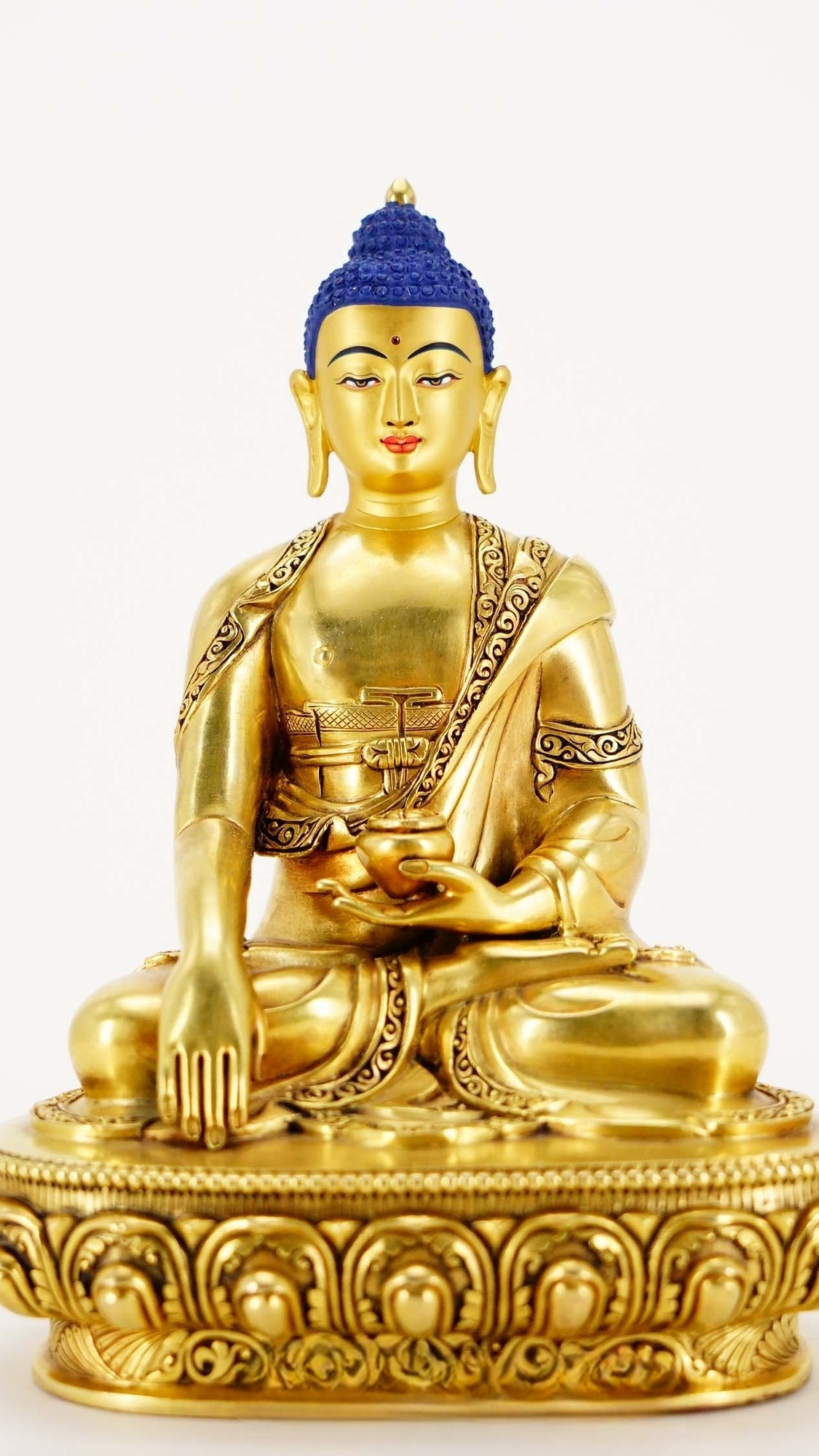 Alt Text: Handcrafted Tibetan Buddhist Three Buddhas statue, featuring mineral pigment painting and gilding, offering spiritual guidance and insight into the Buddhist path.
