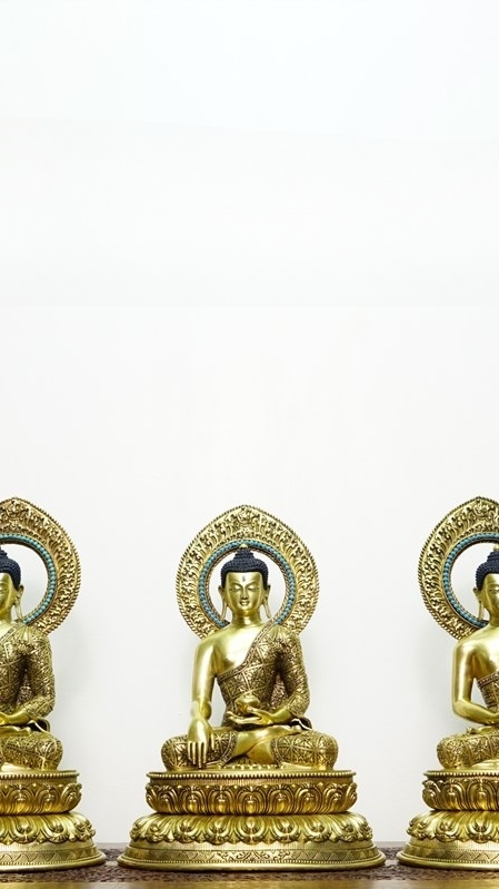 Alt Text: Handcrafted Three Buddha statue, made with mineral paint and gilding, showcasing the essence and beauty of Tibetan Buddhist art.