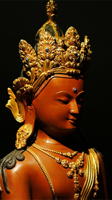 Alt Text: This Tibetan Buddhist Triple Buddha statue, hand-painted with mineral pigments, perfectly represents the compassion and wisdom of the Three Buddhas in Buddhist culture. It holds great spiritual value and is ideal for display in homes or temples.