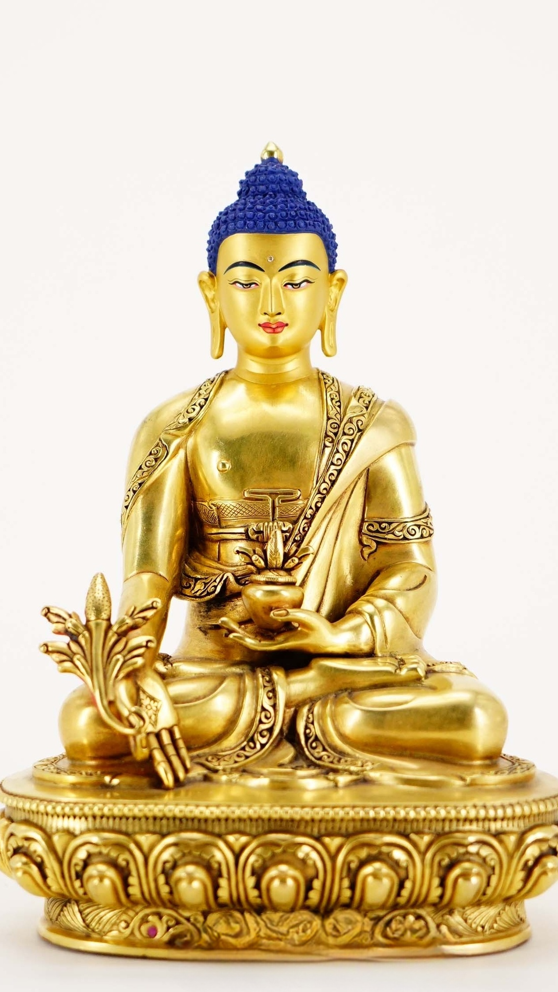 Alt Text: Tibetan Buddhist Three Buddhas statue, gilded with gold and hand-painted with rich mineral pigments, a symbolic representation of spiritual awakening and compassion.
