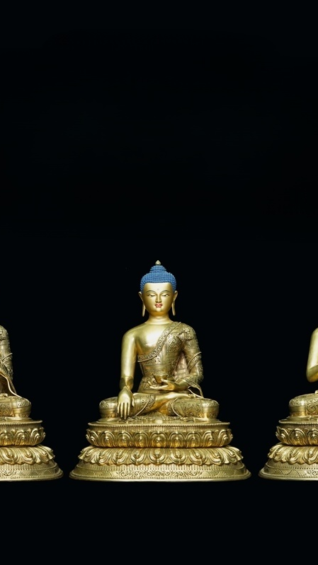 Alt Text: This Three Lives Buddha statue is handcrafted with traditional Tibetan Buddhist techniques, gilding, and mineral paint, embodying wisdom and compassion in Buddhism.