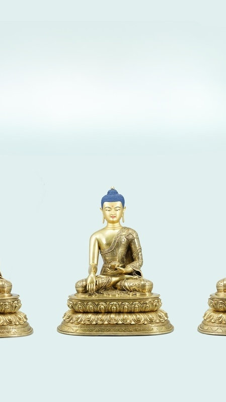 Alt Text: Tibetan Buddhist Three Lives Buddha statue with exquisite gilding and mineral paint craftsmanship, representing unique Buddhist cultural art.