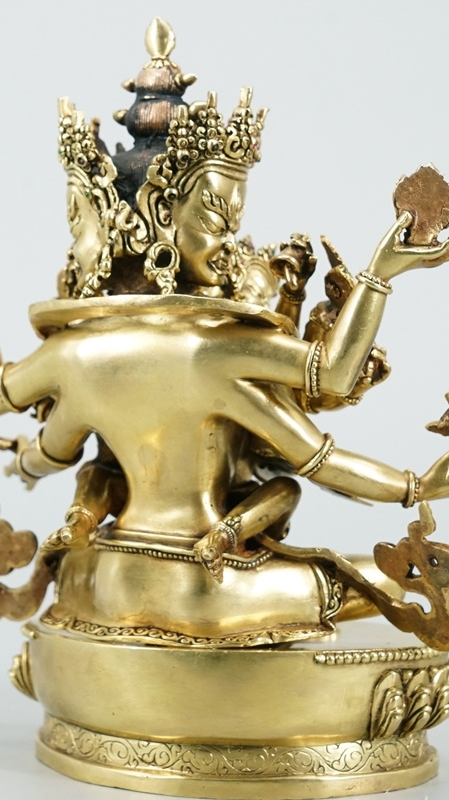 Alt Text: "Close-up of handcrafted Tibetan Buddhist Dense Vajra Buddha Statue, gilded with gold and detailed with mineral pigments, showcasing superior craftsmanship."