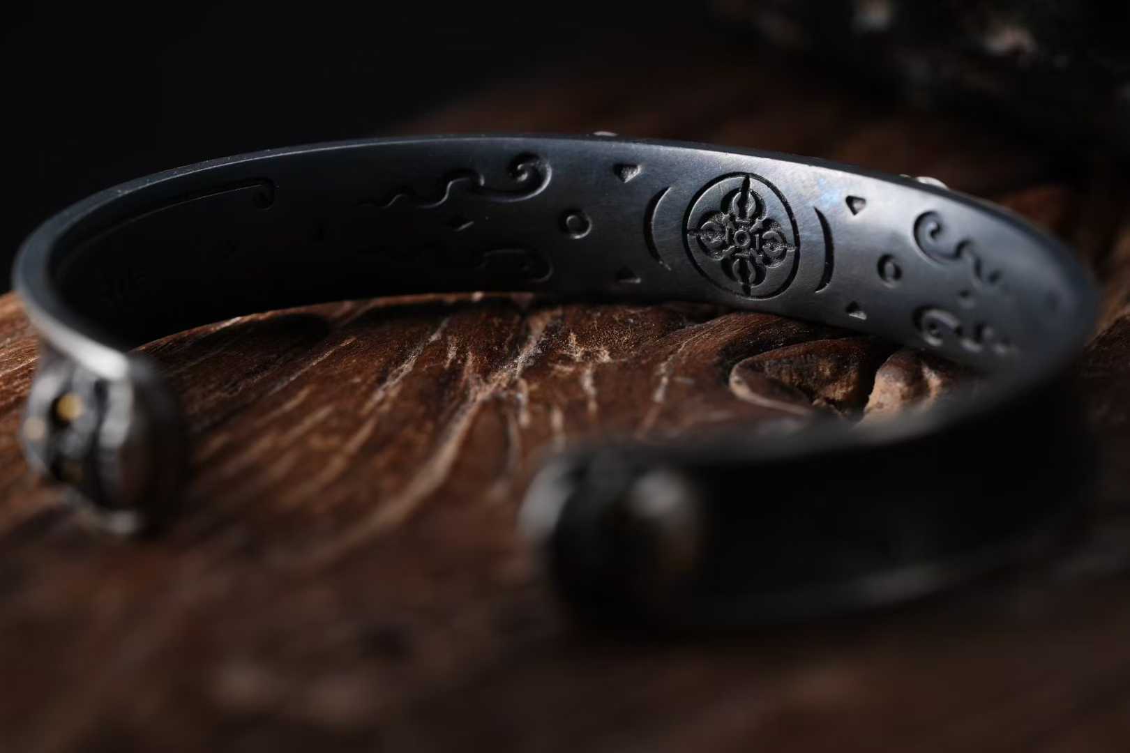 Tibetan Buddhist Vajra protection bracelet crafted in S925 silver by hand