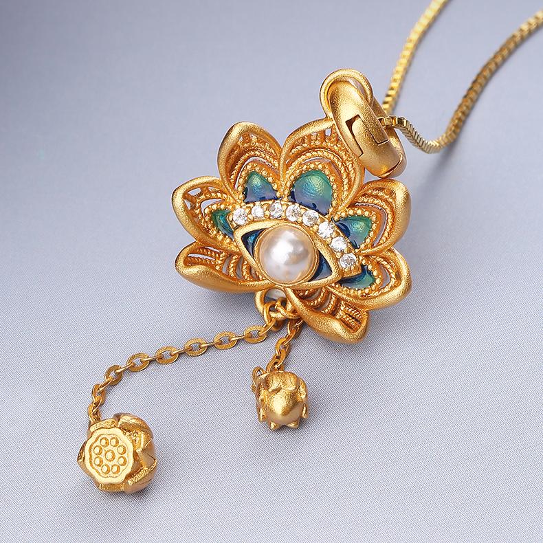 Handmade Tibetan Buddhist Wisdom Eye pendant crafted from 925 silver and mother-of-pearl, symbolizing clarity and spiritual insight.