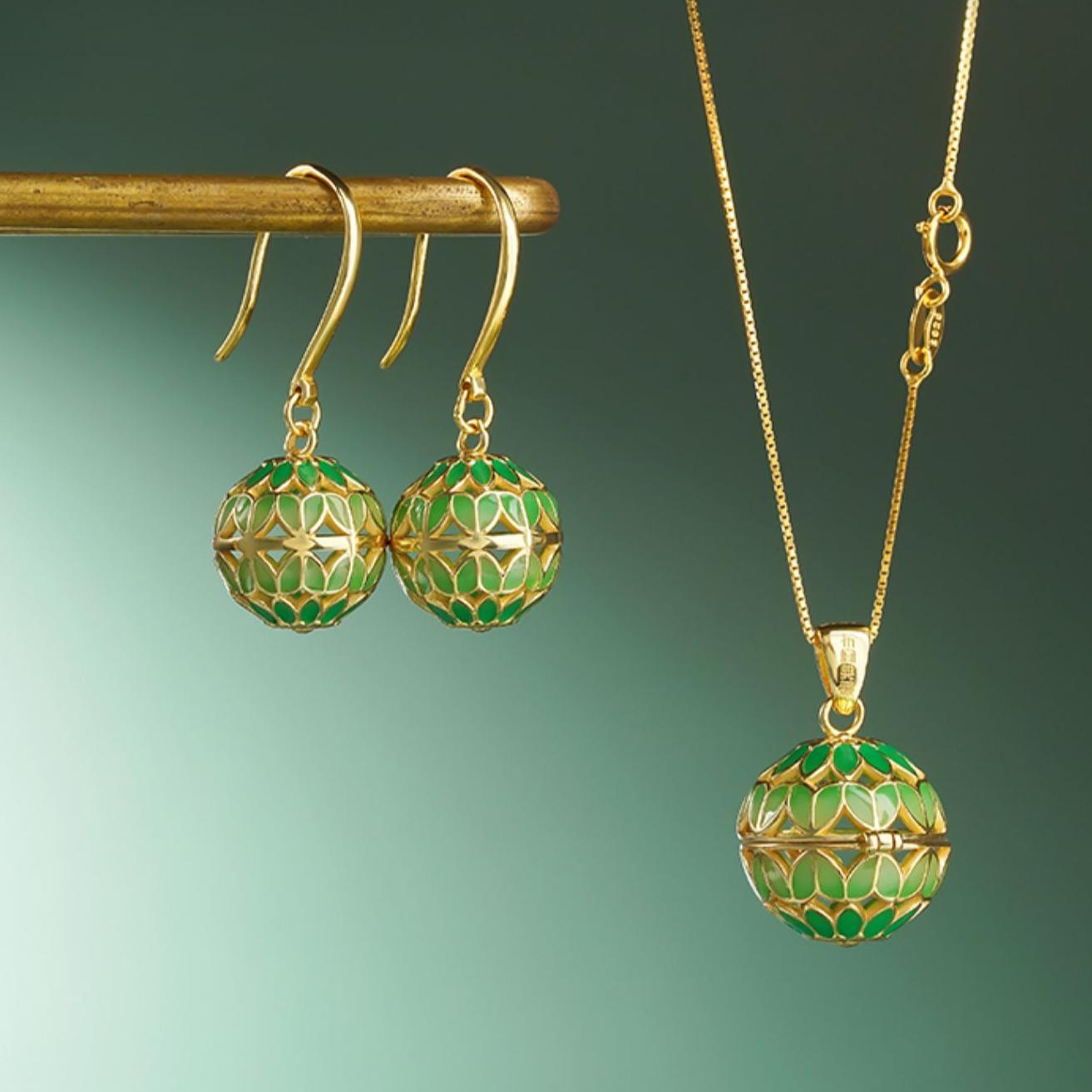 Tibetan Buddhist Wish-Fulfilling Loop Pendant and Earrings Set in 925 Silver