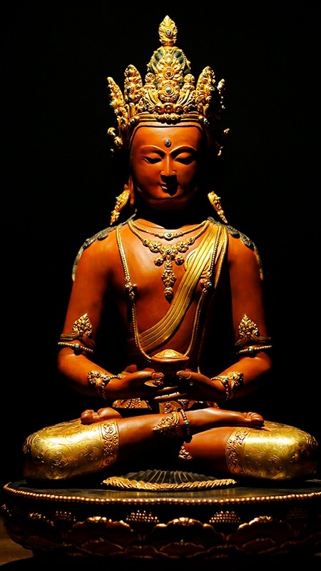 "Gilded copper Tibetan Buddhist Zanabazar Amitabha Buddha statue, hand-painted with rich mineral pigments, perfect for meditation and home decor." 