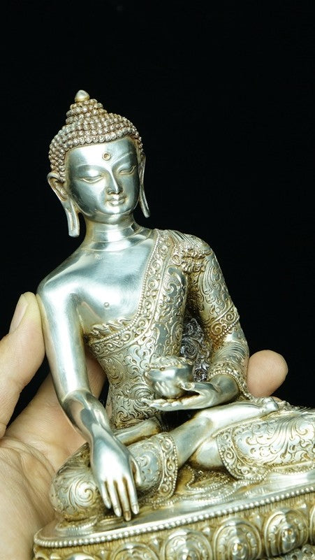 tibetan-buddhist Amitabha Buddha, hand-painted Buddha Statue-Art

Tibetan Buddhist Amitabha Buddha statue, hand-painted with mineral pigments. This vibrant work of art represents compassion and spiritual enlightenment.