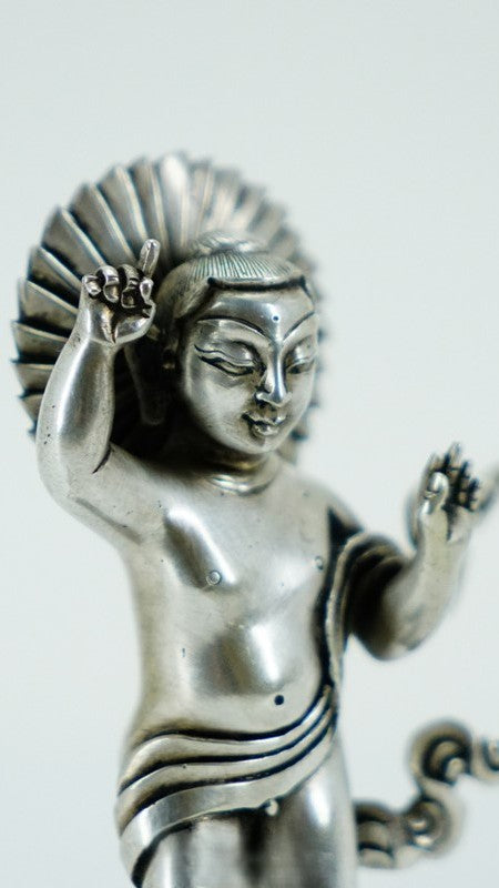 This handmade Shakyamuni Buddha statue is a perfect blend of traditional Tibetan craftsmanship and Buddha statue art. It brings peace, wisdom, and compassion to any space