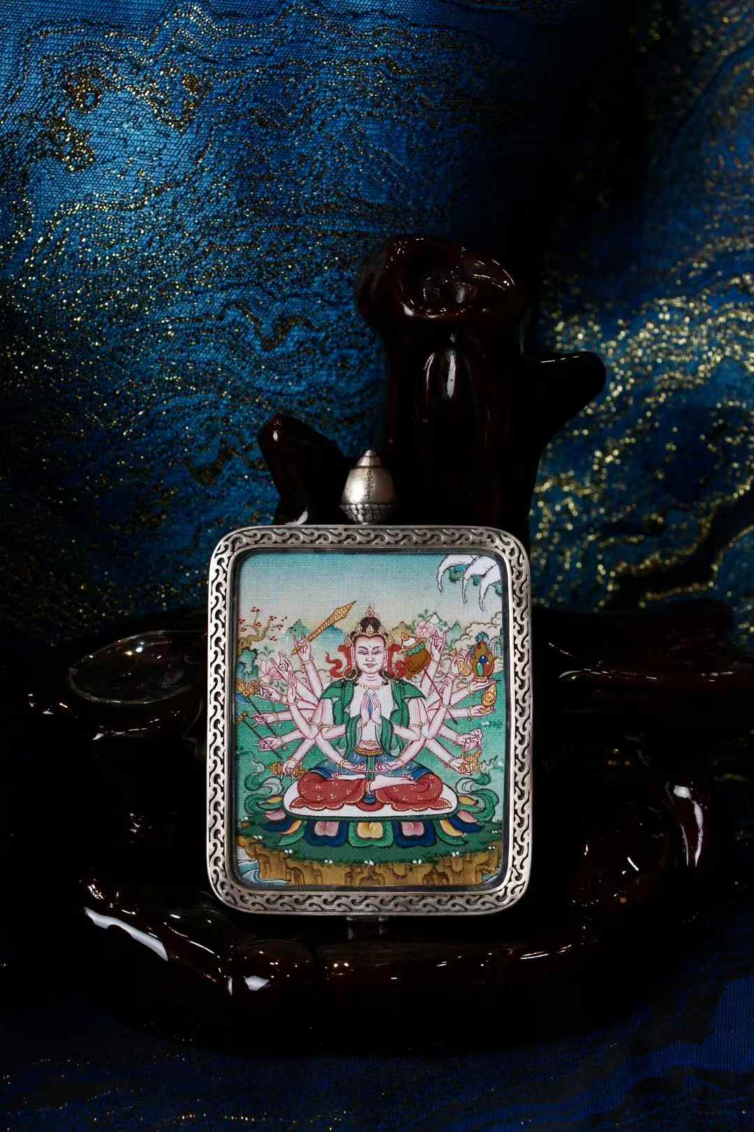 Cundi Buddha Mother thangka pendant in Tibetan Buddhist culture, golden style Zhunti Fomu amulet symbolizing wisdom, success and obstacle removal